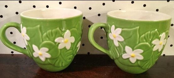Starbucks 2006 set 2 floral coffee mugs