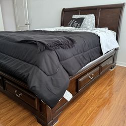 Queen Bedroom Set With Mattress & Two Chess 
