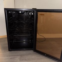 Vissani Wine Fridge 24-36 Bottles Works Great!