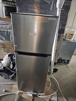 Everchill 12v rv fridge 7.7 cu ft new open box