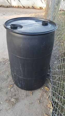 Botes de.50 galones 2 por 25 dls personas serias