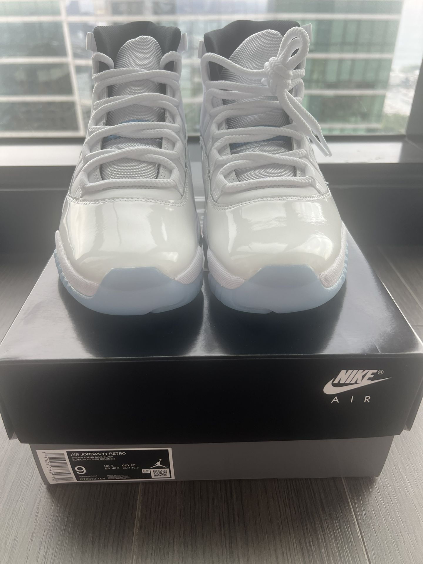 Jordan 11 Legend Blue