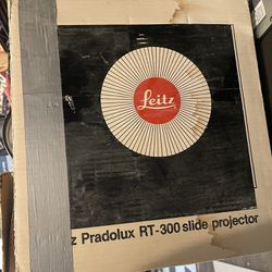 Leitz Pradolux RT 300 Slide Projector