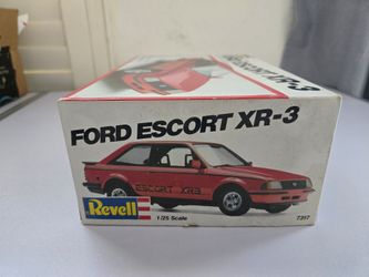 Revell 1981 Ford Escort XR-3 plastic model car kit in 1/25 scale