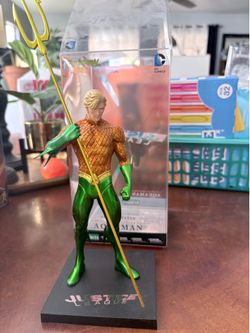 Aquaman statue