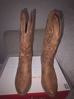 Get ready for the fall with this Brown boots