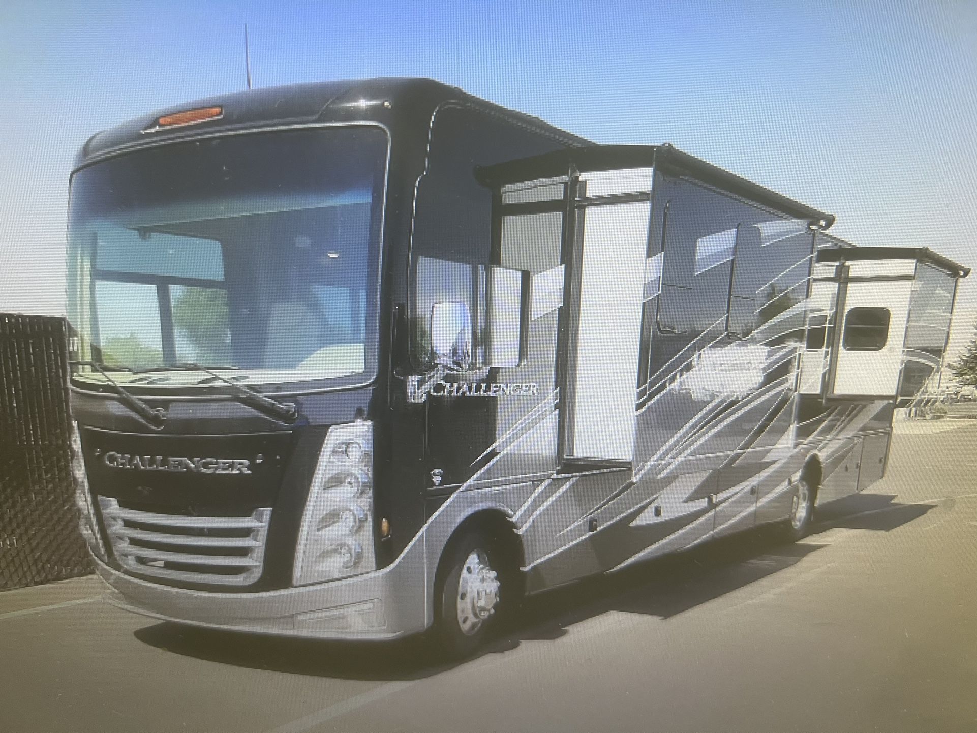 2022 CHALLENGER 37 DS