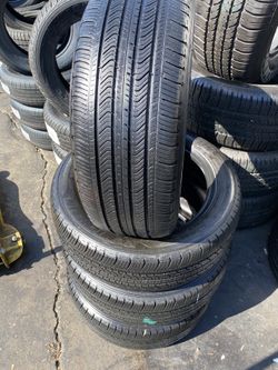 SET MICHELIN 215/55/17 SEMI NEW 85%TREAD LIFE $200 INCLUDE PROFESSIONAL INSTALLATION AND TAX