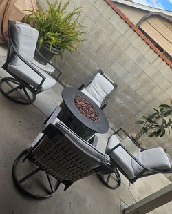 Patio fire Pit and 4 swivel chairs/conversation Set/outdoor Furniture/Cash Only