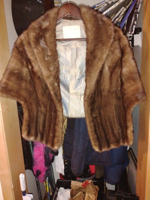MID- LENGTH  MINK FUR  PERFECT SHAPE
