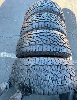 235 55 19 BFGOODRICH I sell this Seth of tires with 80% life the 4
