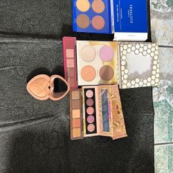 Pallet Of Makeup Different Ones Eyeshadows And Shimmers Set 4