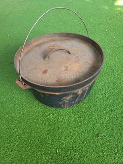 Dutch oven cast iron with lid