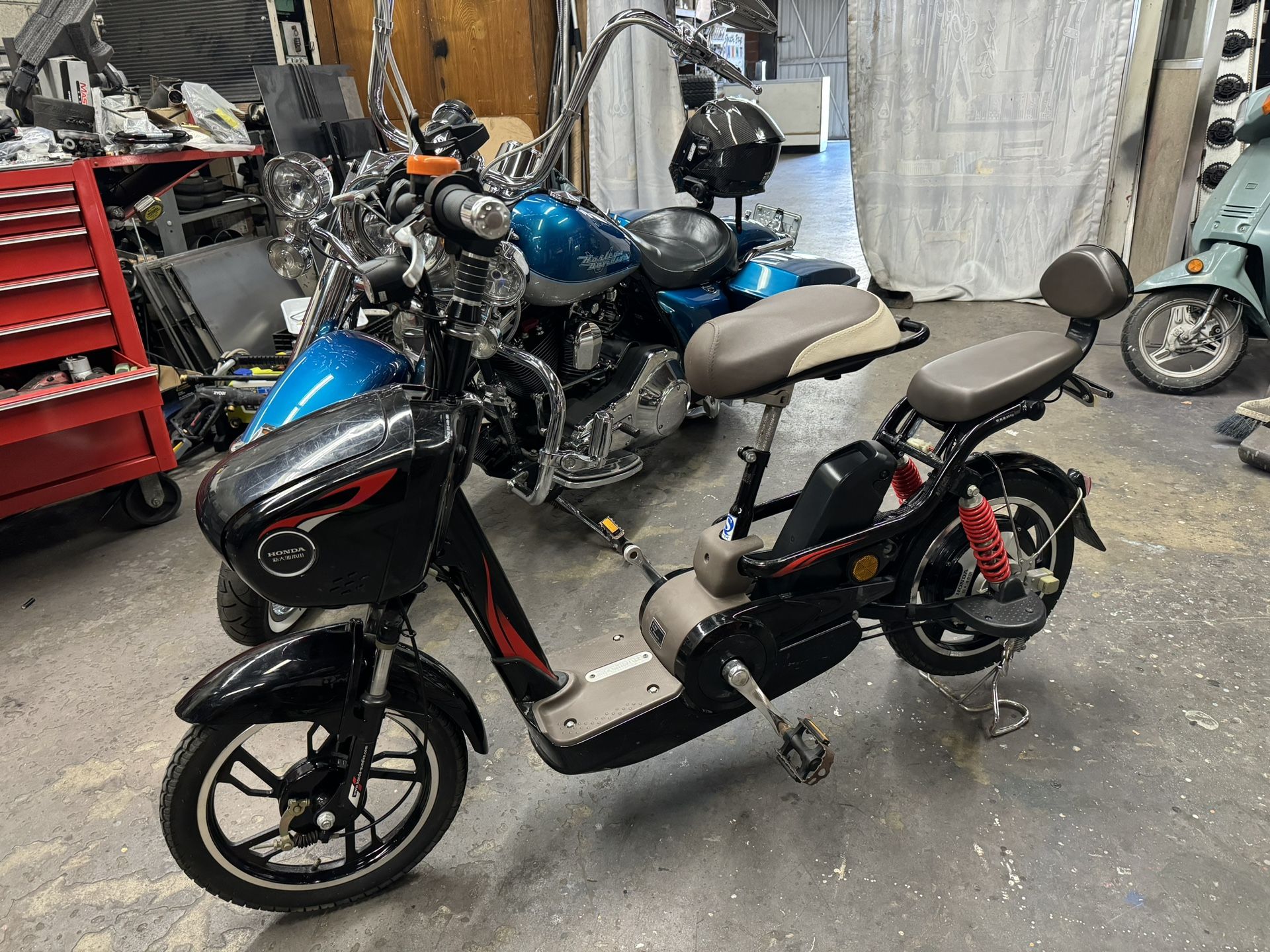 Honda E-Bike-Scooter Class 2, Two Seater