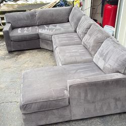 Macy’s Radley Gray Sectional- Free Delivery 🚚 