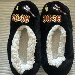 Women’s AC/DC Slippers Size 6-7