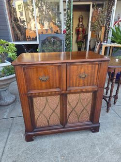 Vintage RCA Victrola Console (1946–1947) – Original Radio and Record Player