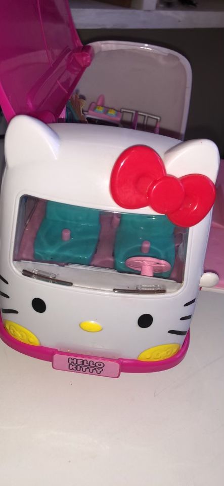 Hello kitty Rescue Ambulance