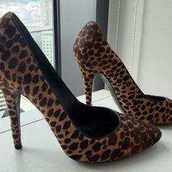 Dolce & Gabbana Leopard Pony Hair Pumps Size EU 39  US 8.5