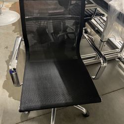 BLACK DESK CHAIR