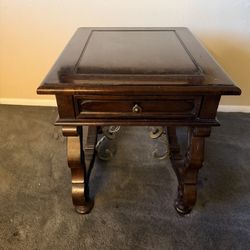 Solid Wood End Table w/ Drawer – Classic Elegant Design