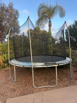 TRAMPOLINE !! FREE