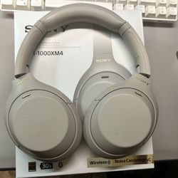 Sony Wh-1000 Xm4 Near New