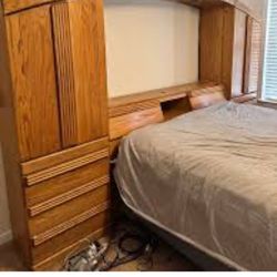 Classic Queen 4-Piece Oak Pier Bedroom Set