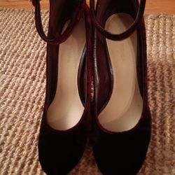 Marc Fisher 7 1/2 Medium Velveteen Cranberry Shoes