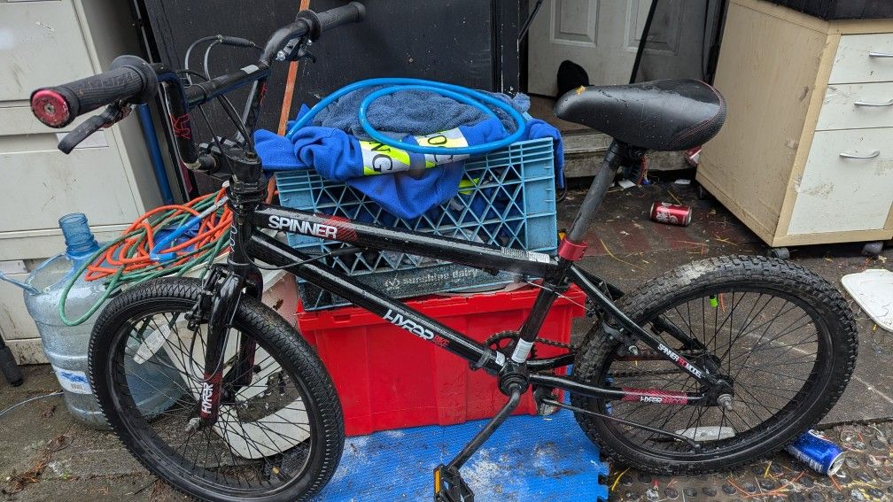 20" HYPERBIKE BMX SPINNER $80 NOTHING WRONG WITH IT.