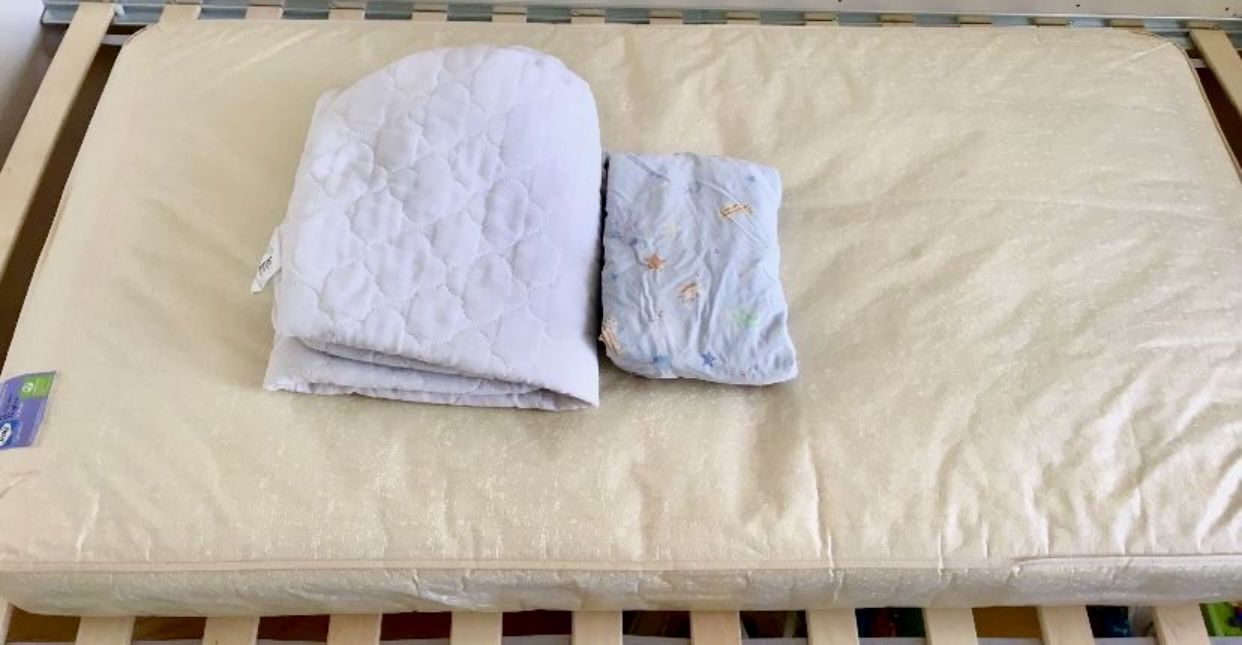 BUNDLE Baby Toodler Sealy Crib  Matress with Protection & Fitted Sheet
