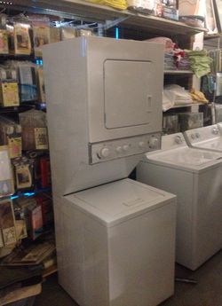 Stackable washer and dryer set