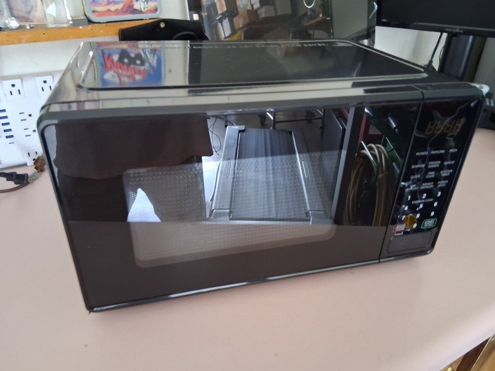 Microwave Very Clean Just Like New Works Perfect $40 Firm