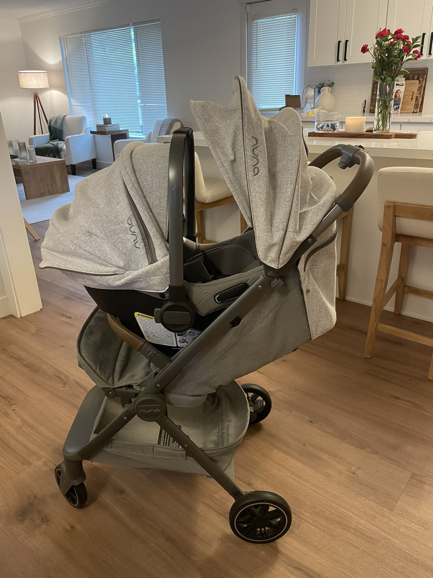 Nuna Trvl + PIPA Urban Car seat