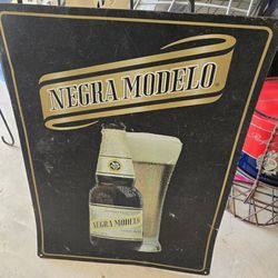 Vintage Negra Modelo Tin Sign 