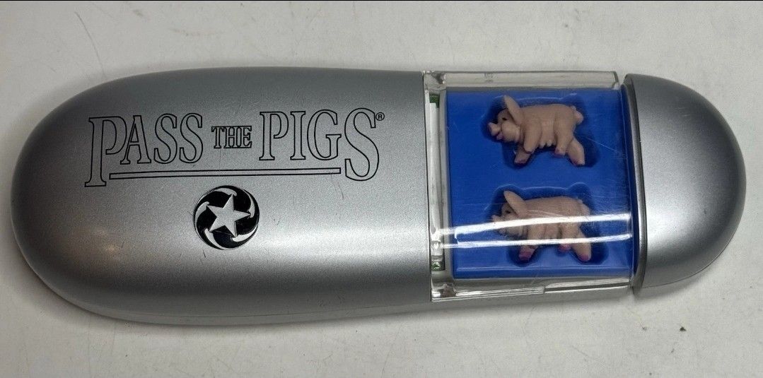 2009 Pass the Pigs Party Dice Game Gray Hard Shell Case Complete