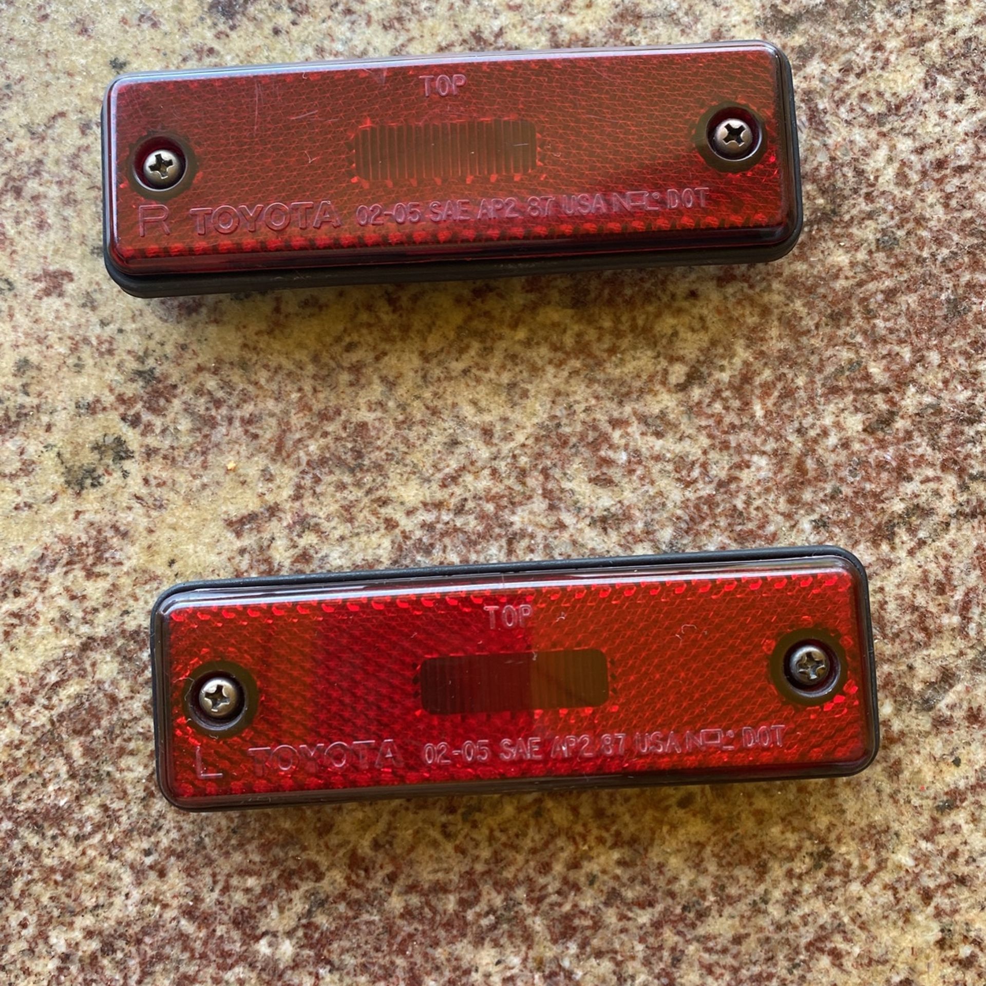 Front bumper reflector lights for Toyota