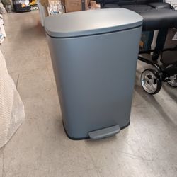 Qualiazero 13.2 Gallon Trash Can, Rectangular Step On Kitchen Trash Can, Matte Grey