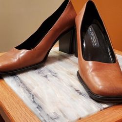 Women's Via Spiga Shoes Size 8