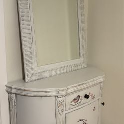 Beautiful entry table with mirror