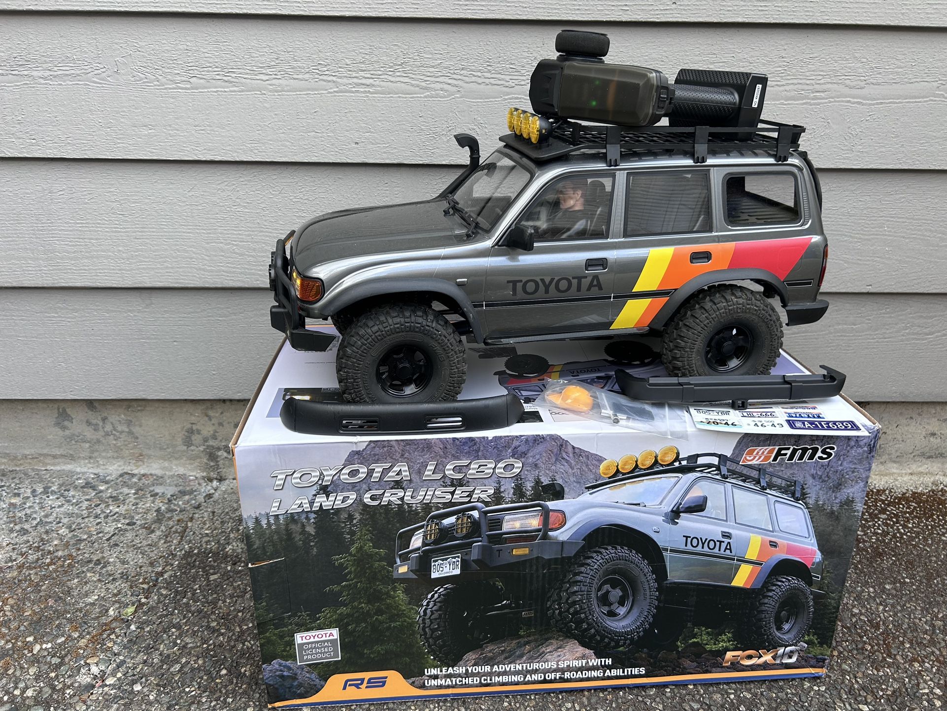 FMS FCX10 LC80 RC Car