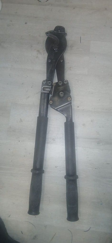 H.K. Porter 29" Ratcheting Hard Cable Cutters