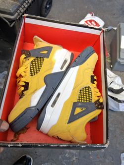 Jordan 4s (women)
