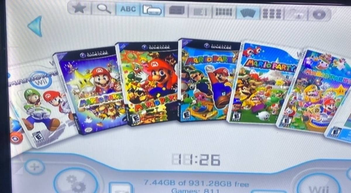 NINTENDO WII with 1TB HARD DRIVE Loaded With 600 WII and GAMECUBE GAMES and 6000 RETRO GAMES