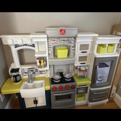 Step2 Elegant Edge Kitchen Large Kitchen Play Set