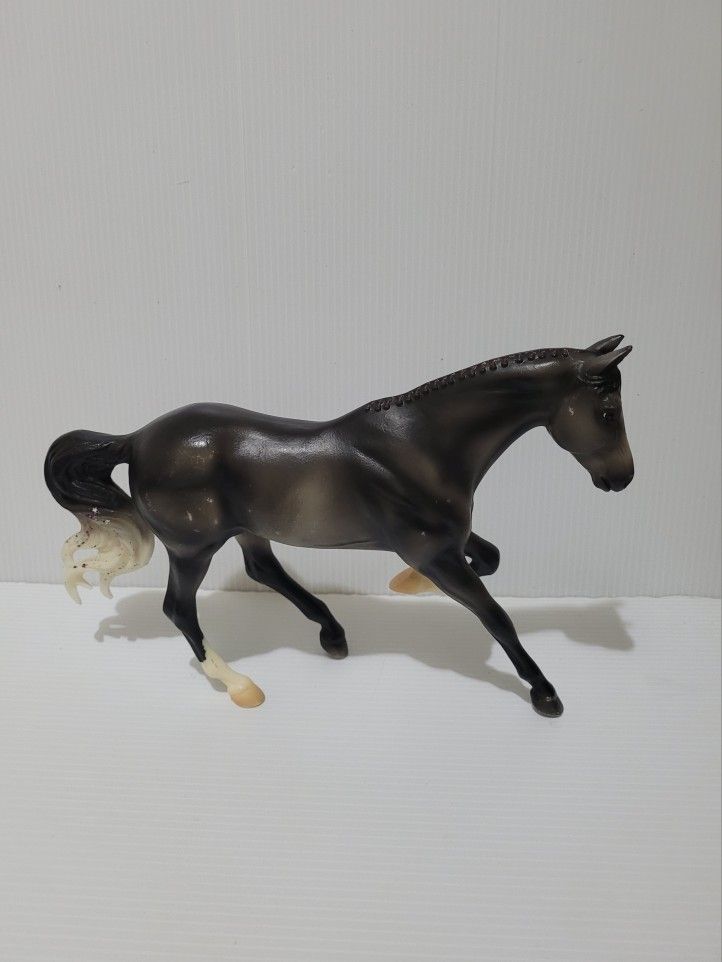 Breyer Peppermint Kiss 2015 #700118 Holiday Christmas Horse 8" X 12".