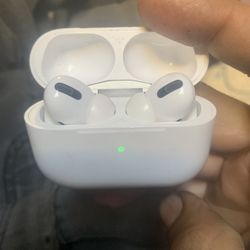 Air Pods Pro.