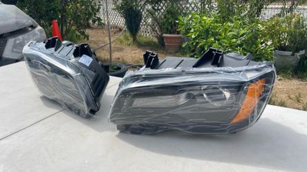 2011-2014 Chrysler 300 - Driver and Passenger Side Headlights