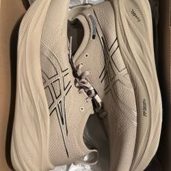 ASICS Gel Nimbus 26 Size 9 