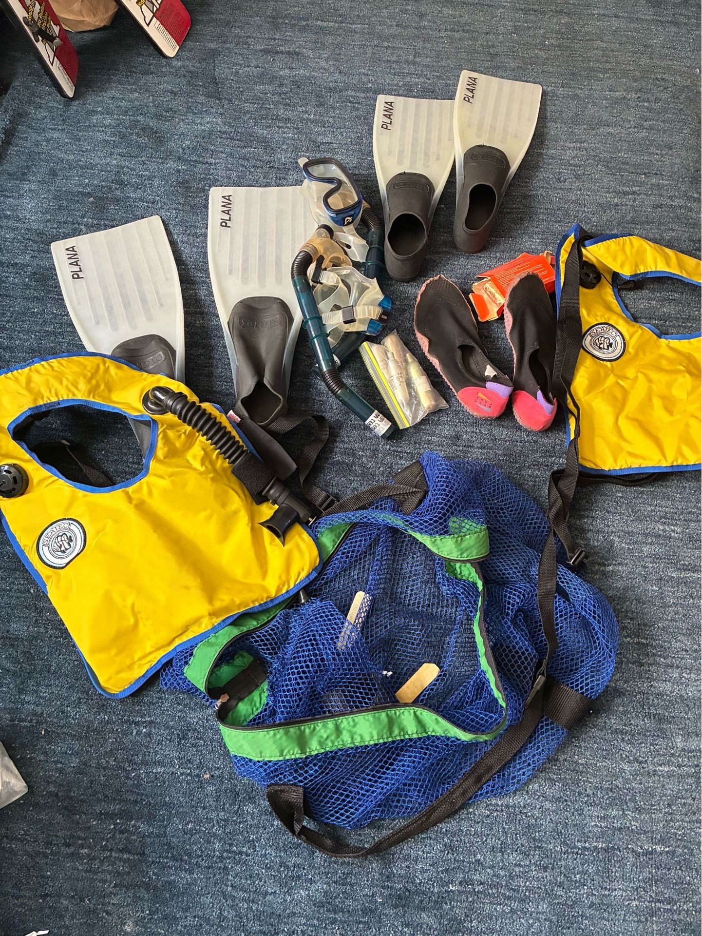 Scuba Gear mask snorkel diving vest fins